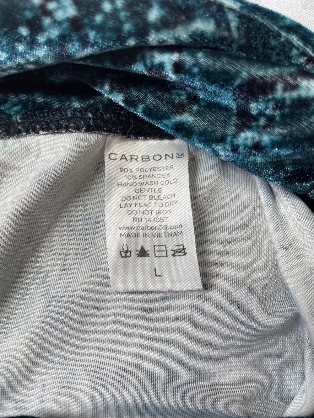 NWOT Carbon38 Teal and Black Snake-Print Leggings.  Size Large. - Picture 4 of 4